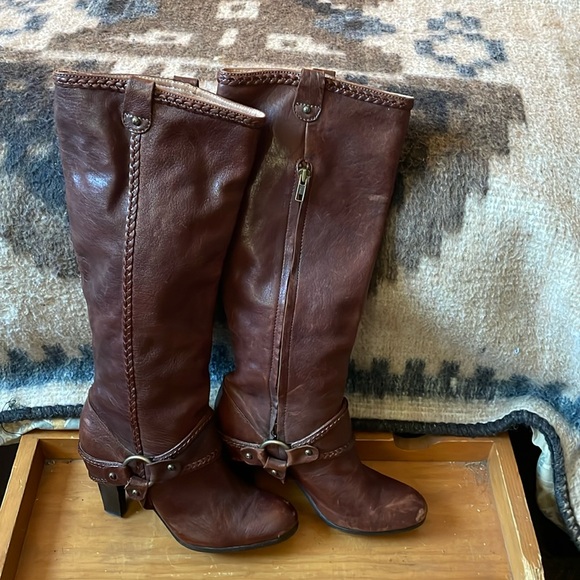 Frye Shoes - Frye leather riding boots Vicki tall braided detail
